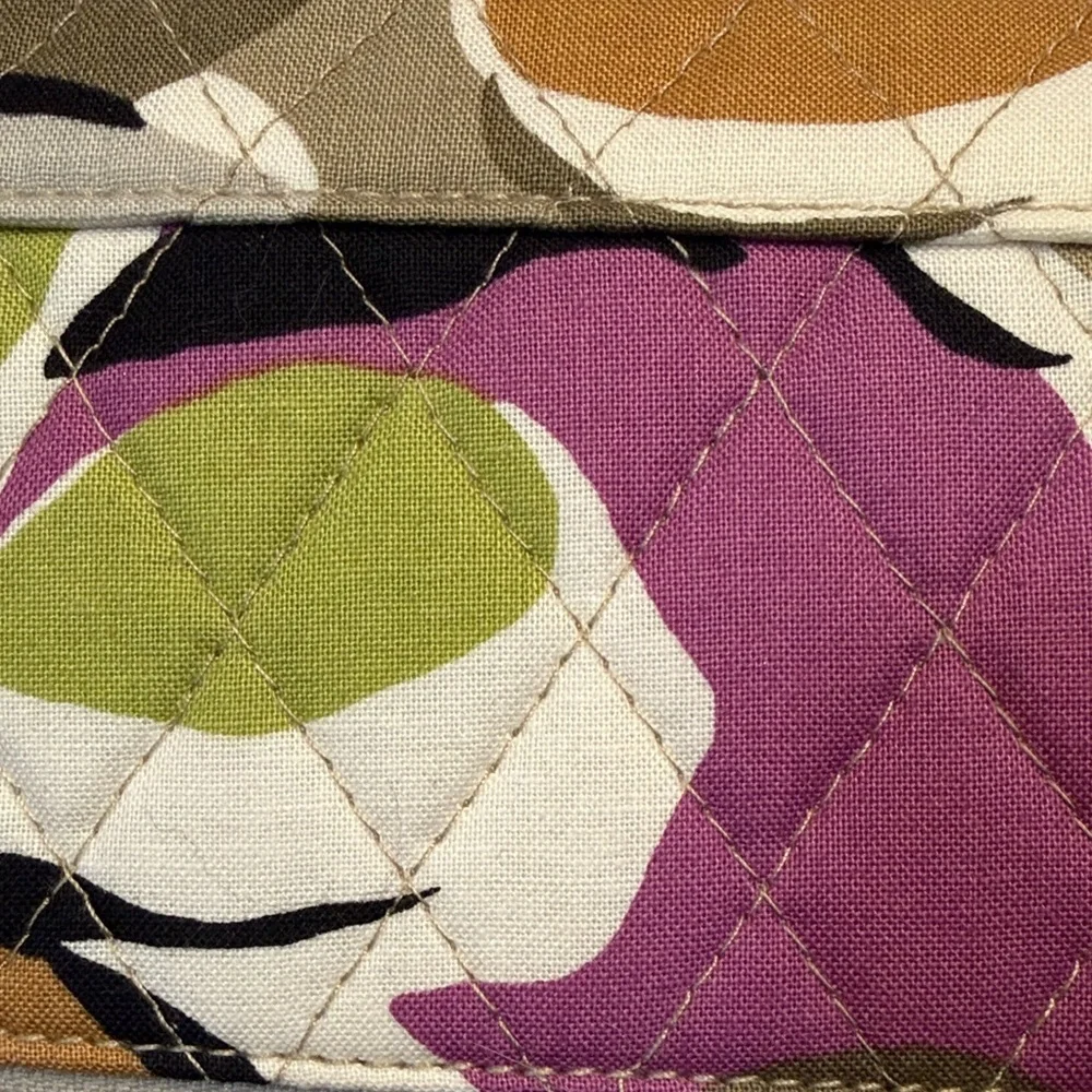 Vera Bradley Green and Pink Quilted Wallet - Picture 15 of 16